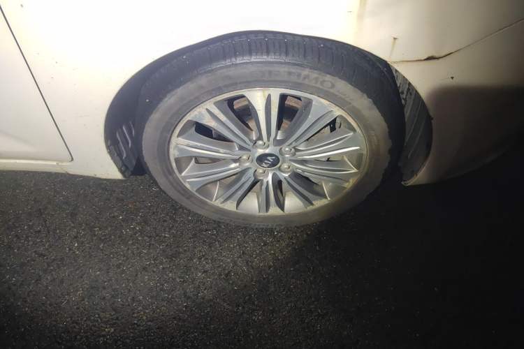 Used Kia K4 2015 1.8L Automatic GLS Special Right Front Wheel Hub