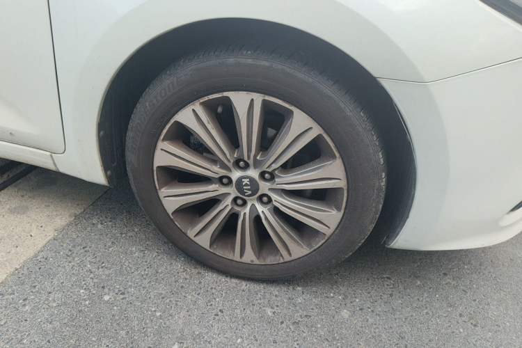 Used Kia K4 2015 1.8L Automatic GLS Special Right Front Wheel Hub