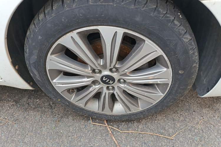Used Kia K4 2015 1.8L Automatic DLX Special Right Front Wheel Hub
