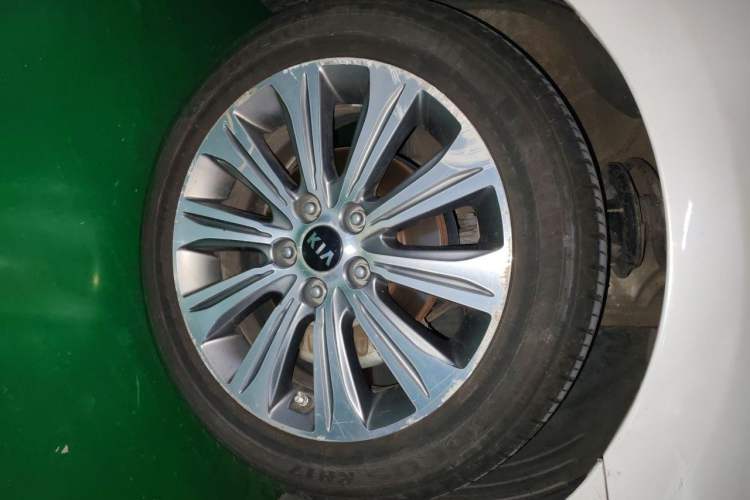 Used Kia K4 2015 1.8L Automatic DLX Special Right Front Wheel Hub