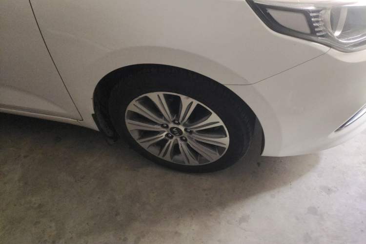 Used Kia K4 2015 1.8L Automatic GLS Special Right Front Wheel Hub