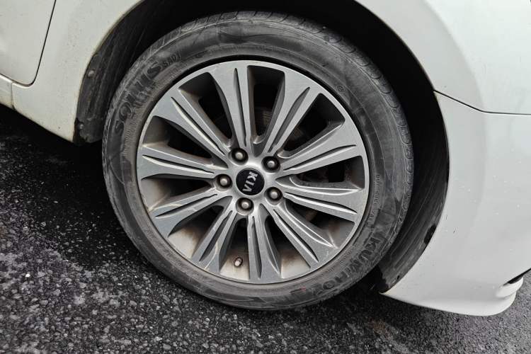 Used Kia K4 2015 1.8L Automatic GLS Special Right Front Wheel Hub