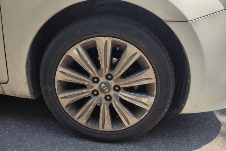 Used Kia K4 2015 1.8L Automatic GLS Special Right Front Wheel Hub