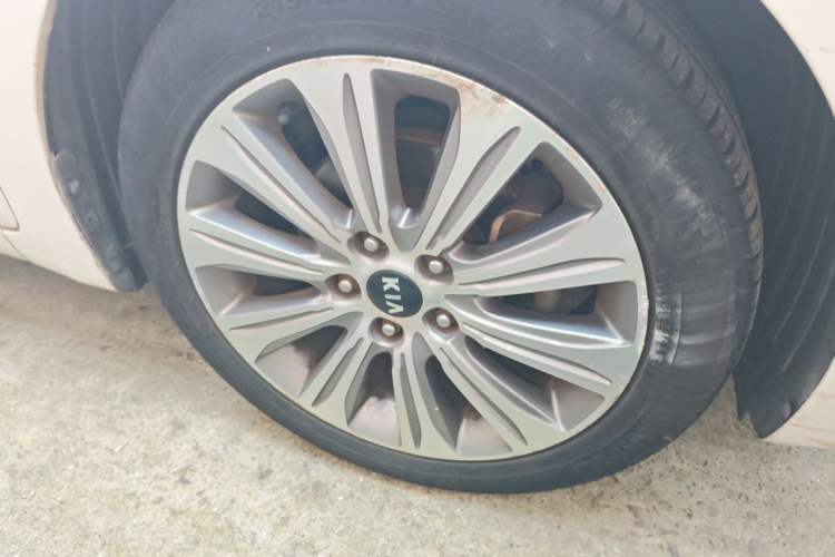 Used Kia K4 2015 1.8L Automatic GLS Special Right Front Wheel Hub