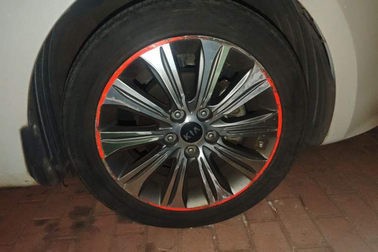 Used Kia K4 2015 1.8L Automatic DLX Special Right Front Wheel Hub