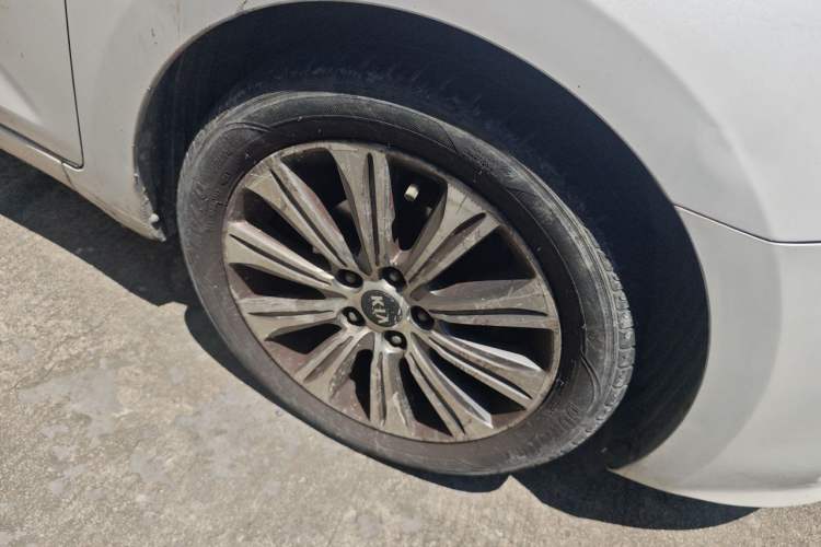 Used Kia K4 2015 1.8L Automatic GLS Special Right Front Wheel Hub