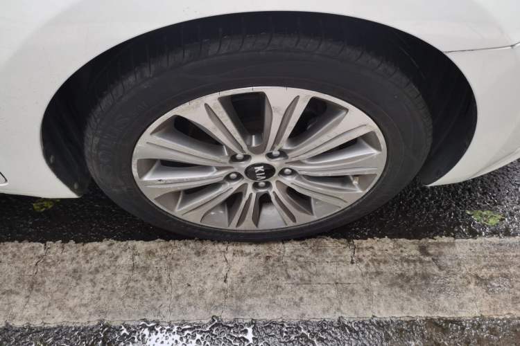 Used Kia K4 2015 1.8L Automatic GLS Special Right Front Wheel Hub