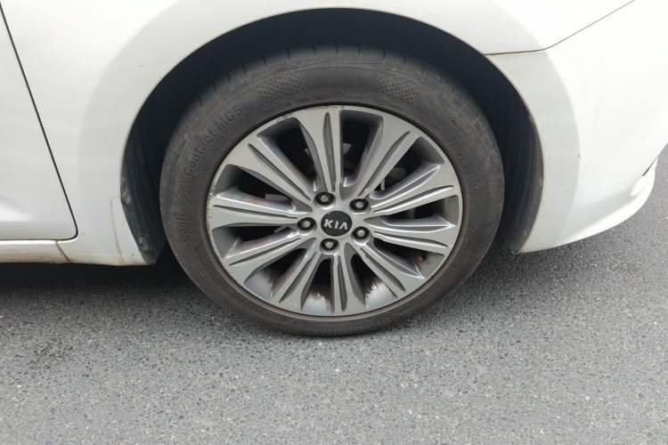 Used Kia K4 2015 1.8L Automatic GLS Special Right Front Wheel Hub
