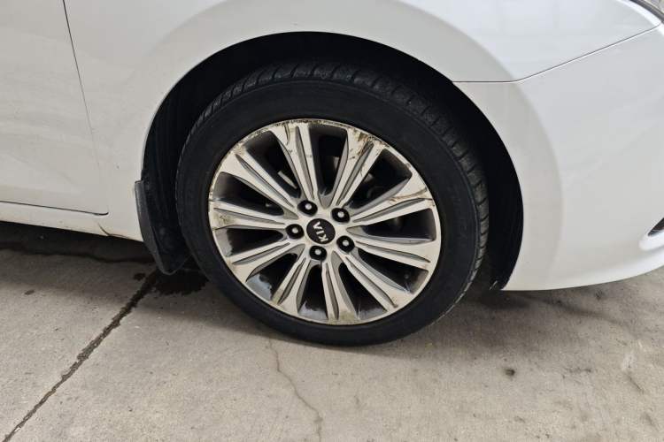 Used Kia K4 2015 1.8L Automatic GLS Special Right Front Wheel Hub