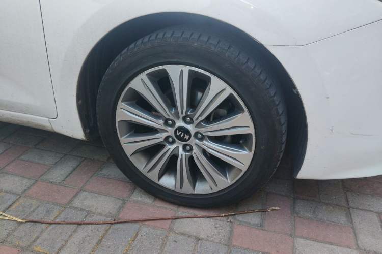Used Kia K4 2015 1.8L Automatic GLS Special Right Front Wheel Hub