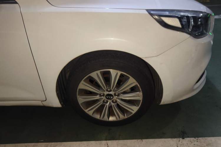 Used Kia K4 2015 1.8L Automatic GLS Special Right Front Wheel Hub