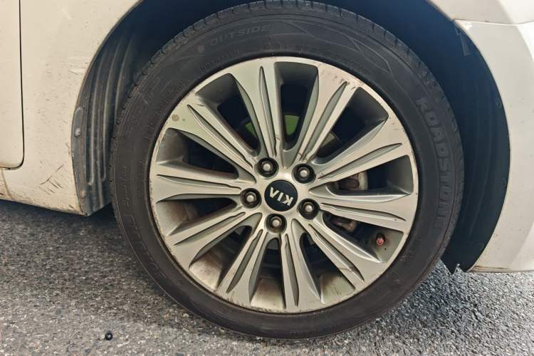 Used Kia K4 2015 1.8L Automatic GLS Special Right Front Wheel Hub