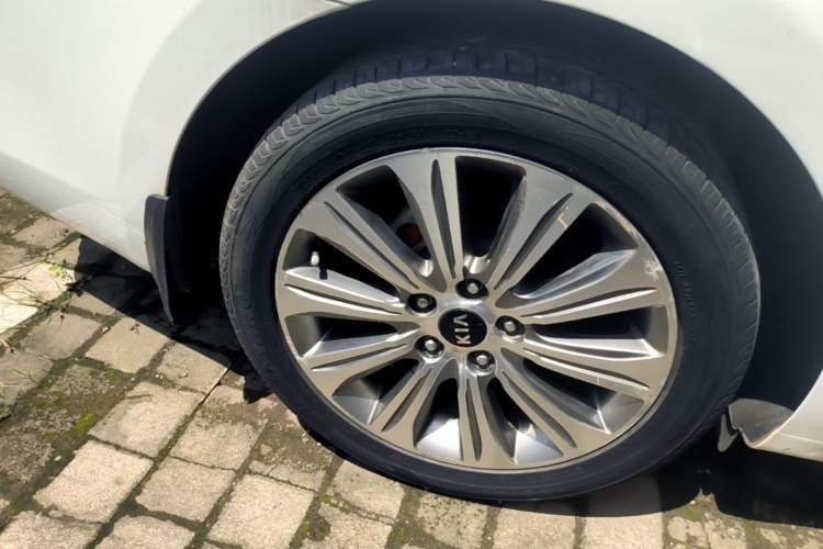 Used Kia K4 2015 1.8L Automatic GLS Special Right Rear Wheel Hub