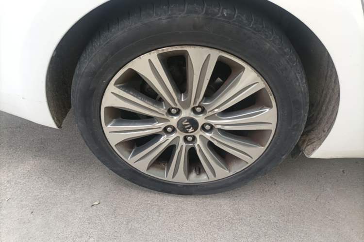 Used Kia K4 2015 1.8L Automatic GLS Special Right Rear Wheel Hub