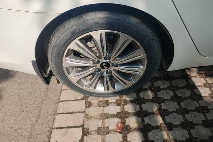 Used Kia K4 2015 1.8L Automatic GLS Special Right Rear Wheel Hub