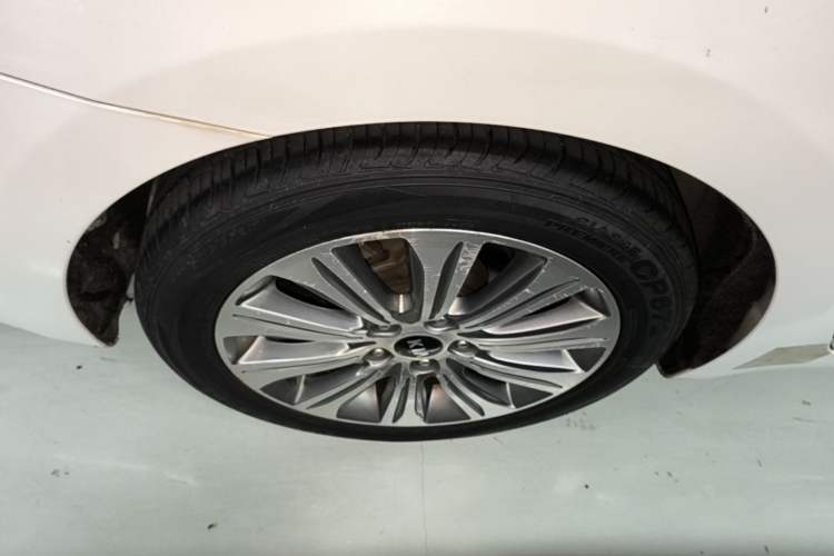 Used Kia K4 2015 1.8L Automatic GLS Special Right Rear Wheel Hub