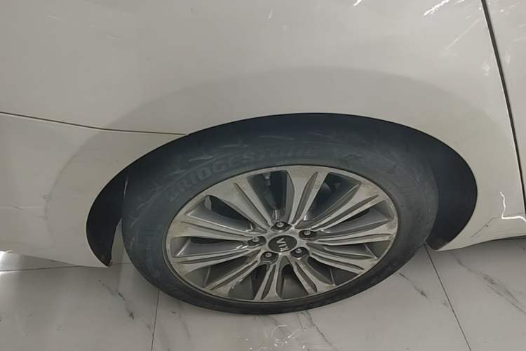 Used Kia K4 2015 1.8L Automatic DLX Special Right Rear Wheel Hub