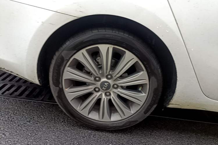 Used Kia K4 2015 1.8L Automatic GLS Special Right Rear Wheel Hub
