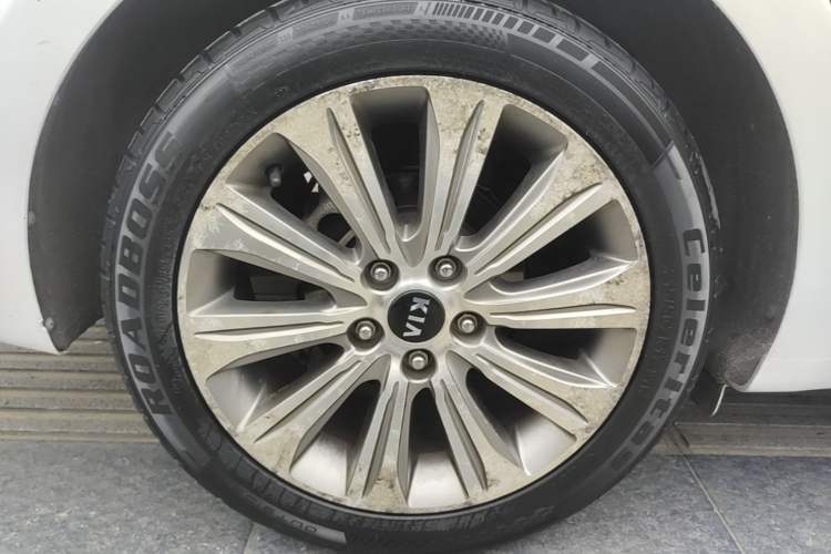 Used Kia K4 2015 1.8L Automatic GLS Special Right Rear Wheel Hub