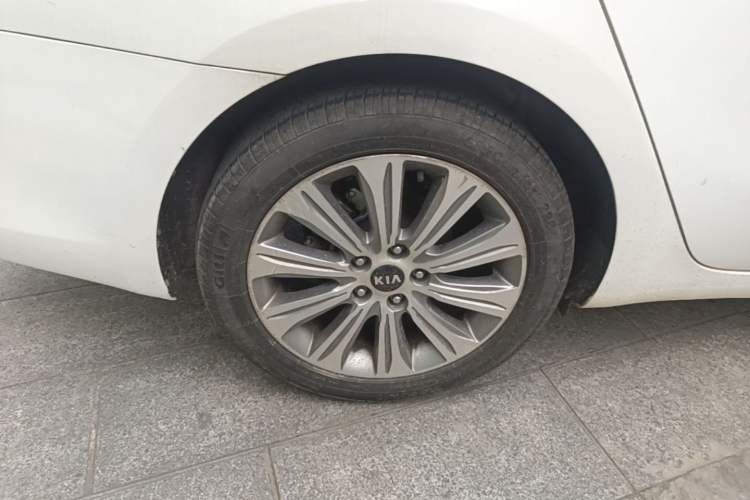 Used Kia K4 2015 1.8L Automatic GLS Special Right Rear Wheel Hub