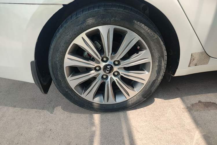 Used Kia K4 2015 1.8L Automatic GLS Special Right Rear Wheel Hub