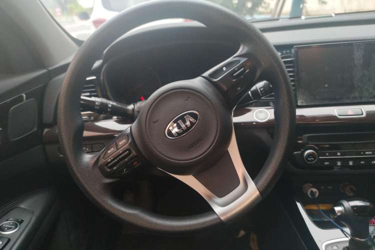 Used Kia K4 2015 1.8L Automatic GLS Special Steering Wheel