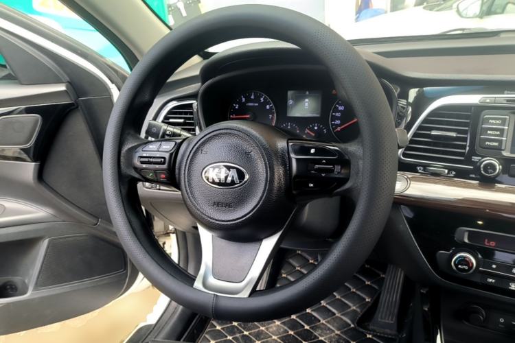 Used Kia K4 2015 1.8L Automatic GLS Special Steering Wheel