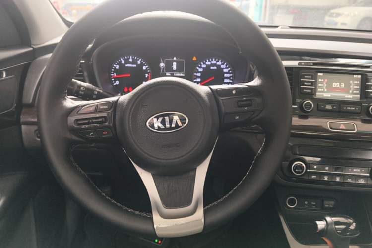 Used Kia K4 2015 1.8L Automatic GLS Special Steering Wheel