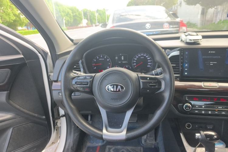 Used Kia K4 2015 1.8L Automatic GLS Special Steering Wheel