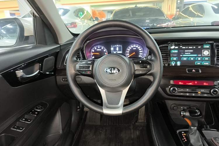 Used Kia K4 2015 1.8L Automatic GLS Special Steering Wheel