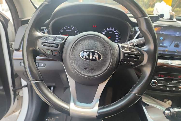 Used Kia K4 2015 1.8L Automatic DLX Special Steering Wheel