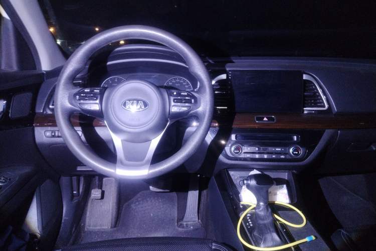 Used Kia K4 2015 1.8L Automatic GLS Special Steering Wheel