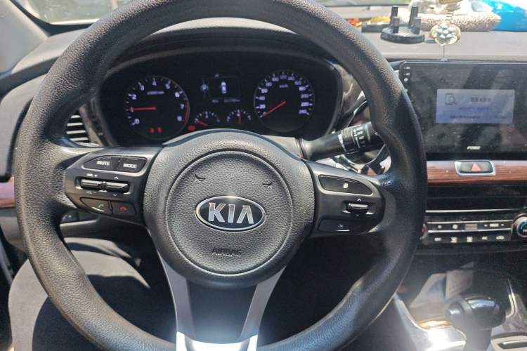 Used Kia K4 2015 1.8L Automatic GLS Special Steering Wheel
