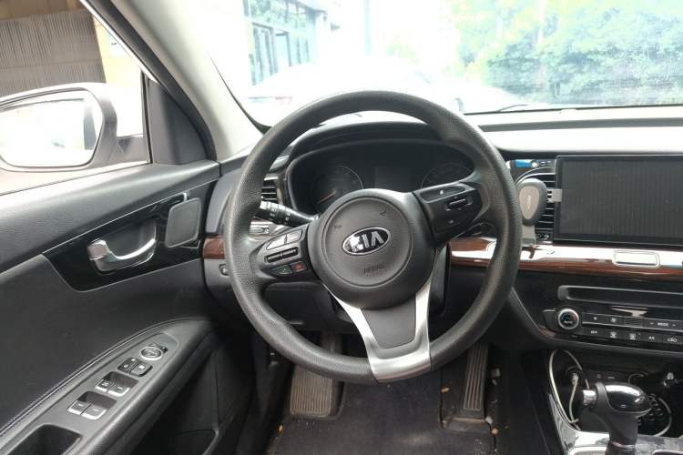 Used Kia K4 2015 1.8L Automatic GLS Special Steering Wheel