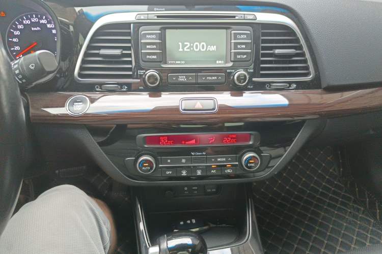 Used Kia K4 2015 1.8L Automatic DLX Special Audio And AC Panel