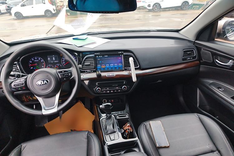 Used Kia K4 2015 1.8L Automatic GLS Special Center Console