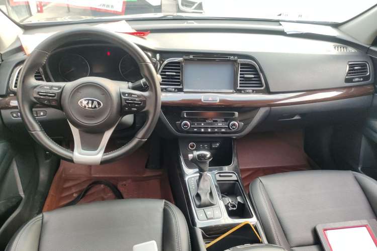 Used Kia K4 2015 1.8L Automatic DLX Special Center Console