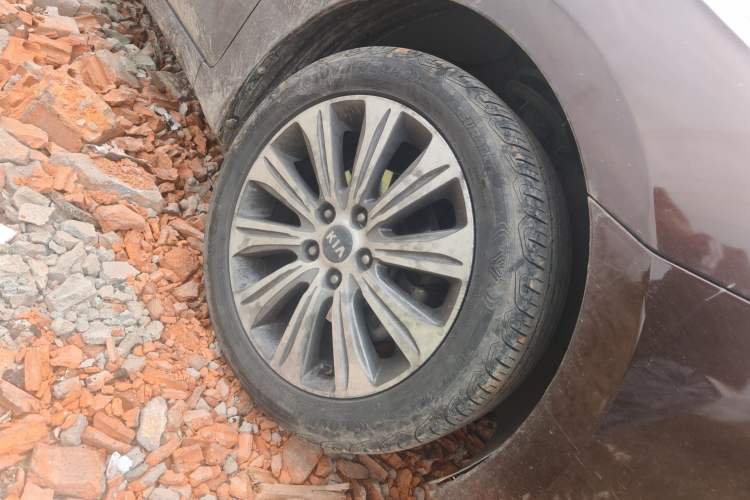 Used Kia K4 2015 1.8L Automatic DLX Special Right Front Wheel Hub