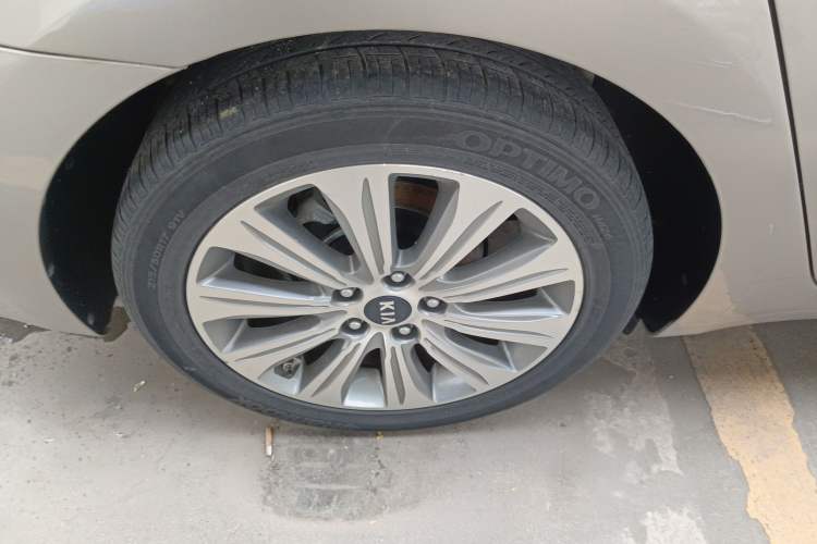 Used Kia K4 2015 1.8L Automatic DLX Special Right Rear Wheel Hub