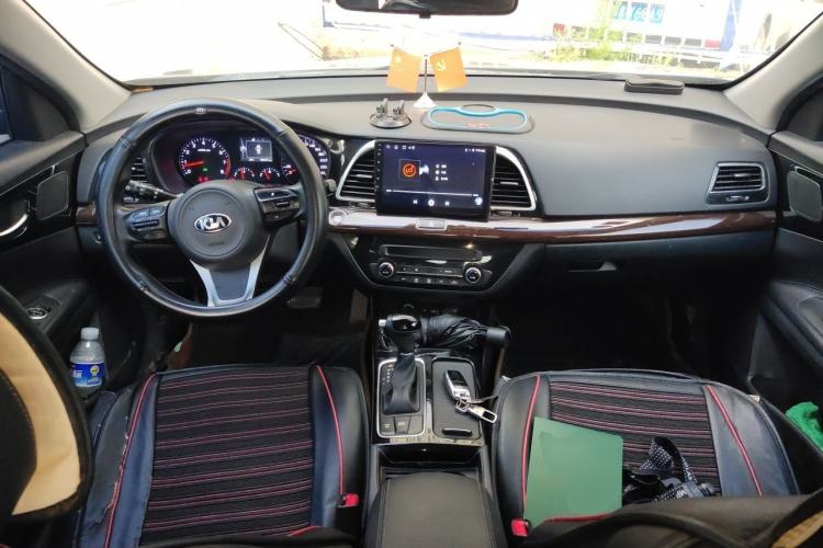 Used Kia K4 2017 1.8L Automatic GLS Special Center Console
