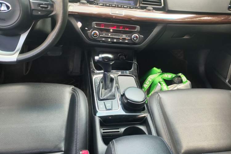 Used Kia K4 2017 1.8L Automatic GLS Special Gear Lever