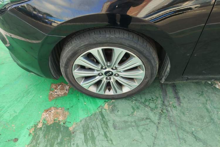 Used Kia K4 2017 1.8L Automatic GLS Special Left Front Wheel Hub