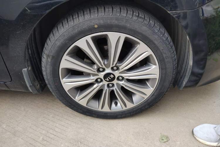 Used Kia K4 2017 1.8L Automatic GLS Special Right Front Wheel Hub