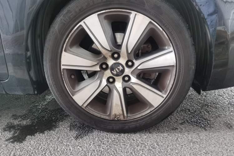 Used Kia K4 2017 1.6T Automatic T-DLX Turbo Right Front Wheel Hub