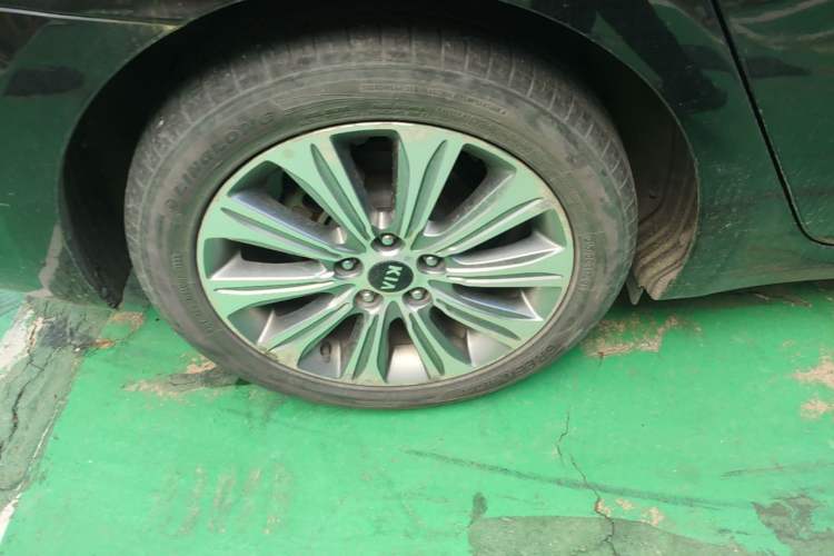 Used Kia K4 2017 1.8L Automatic GLS Special Right Rear Wheel Hub