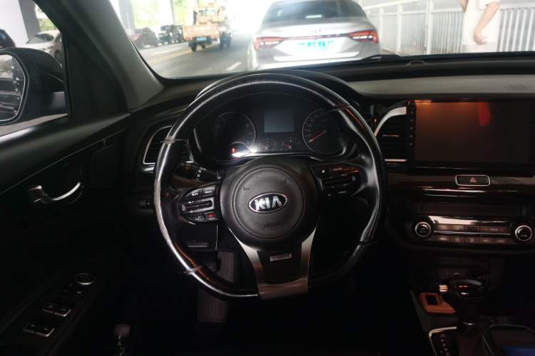 Used Kia K4 2017 1.6T Automatic T-DLX Turbo Steering Wheel