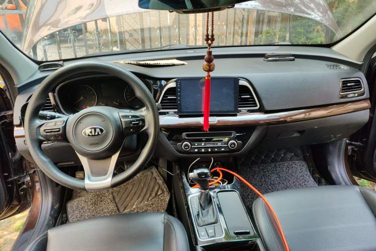 Used Kia K4 2017 1.8L Automatic GLS Special Center Console
