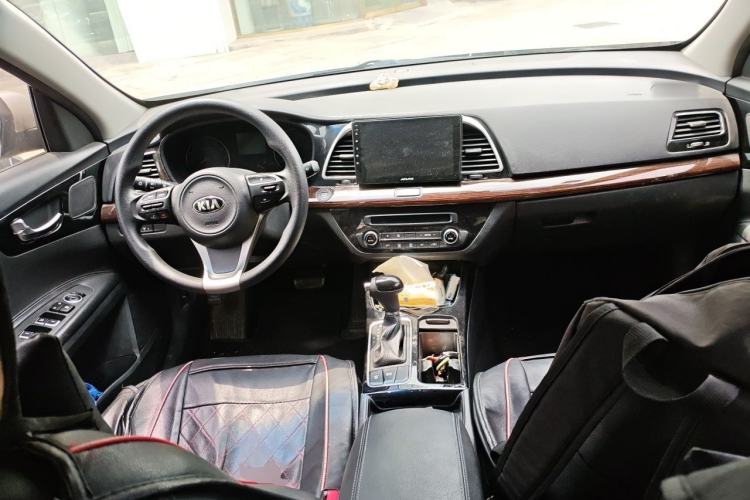 Used Kia K4 2017 1.8L Automatic GLS Special Center Console