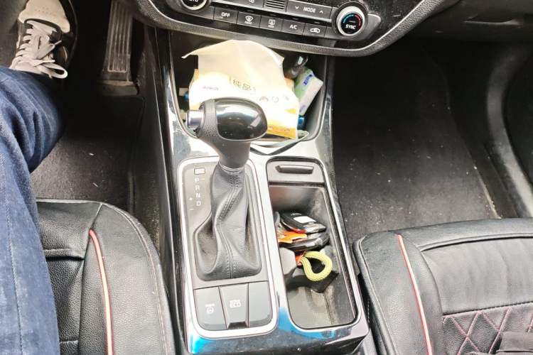 Used Kia K4 2017 1.8L Automatic GLS Special Gear Lever