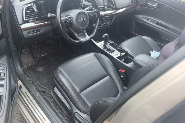 Used Kia K4 2017 1.6T Automatic T-DLX Turbo Interior 2